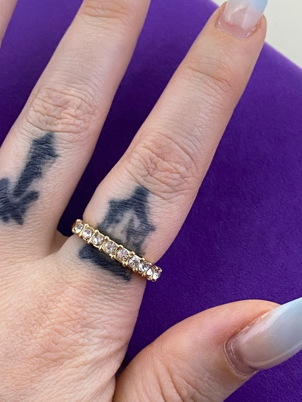 💛 Classic Gold-Tone Rhinestone Band Ring - Picture 4 of 5